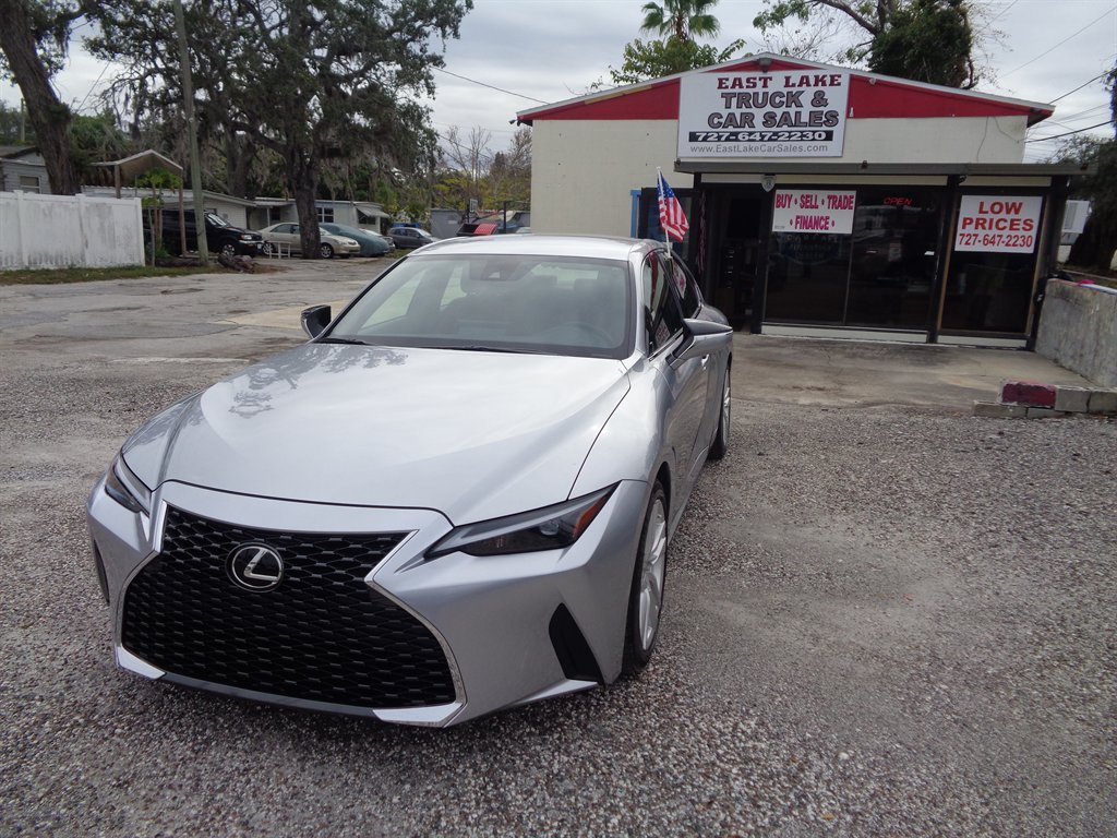 2022 Lexus IS 300's photo