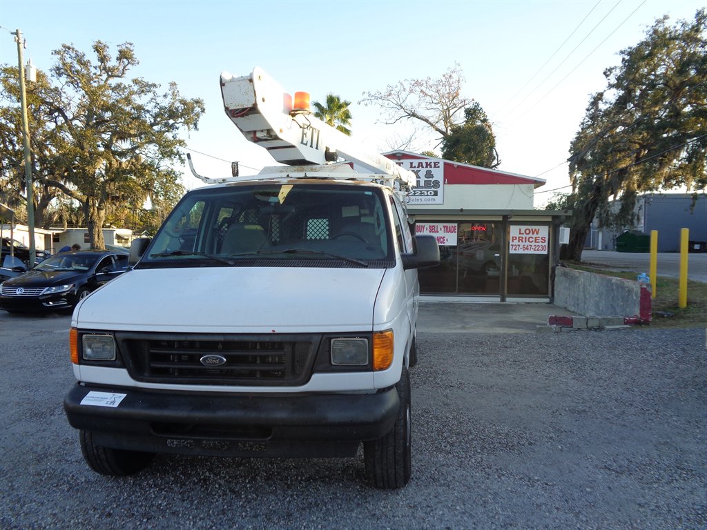 2006 Ford Econoline Van Commercial