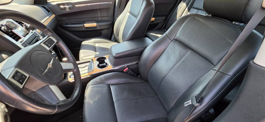 2008 Chrysler 300 Limited - Photo 12
