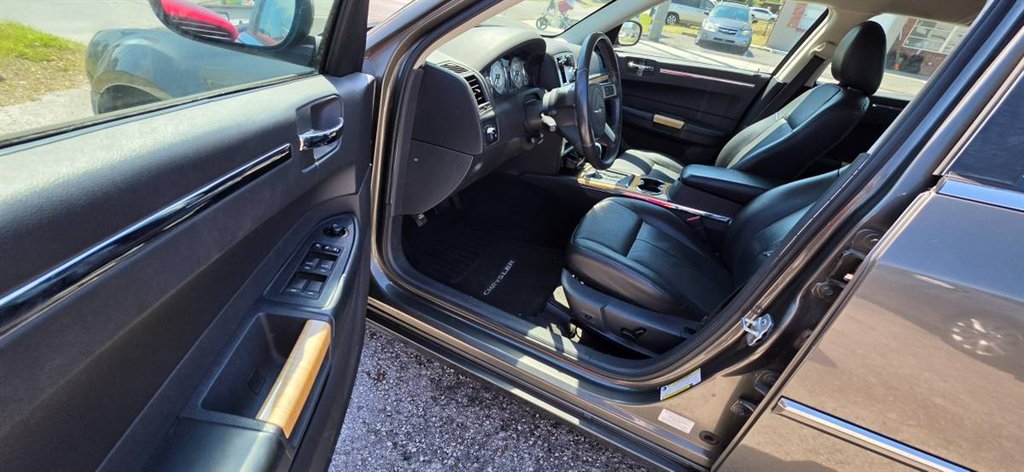 2008 Chrysler 300 Limited - Photo 11
