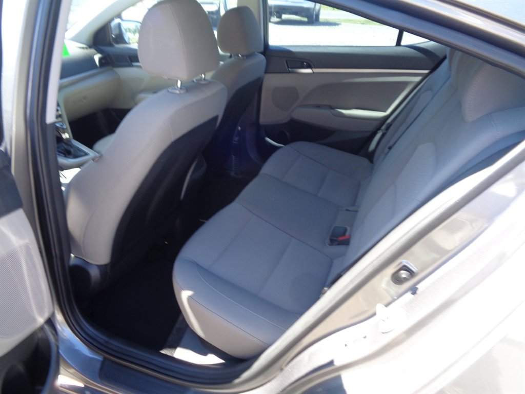 2020 Hyundai Elantra SE - Photo 18
