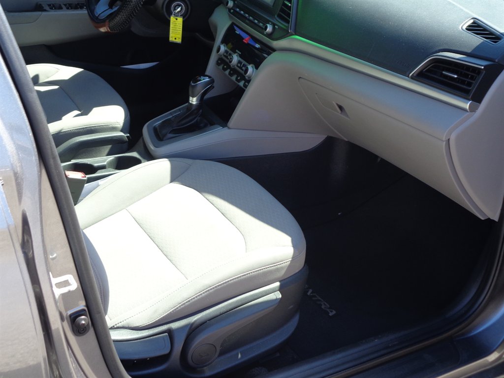 2020 Hyundai Elantra SE - Photo 19