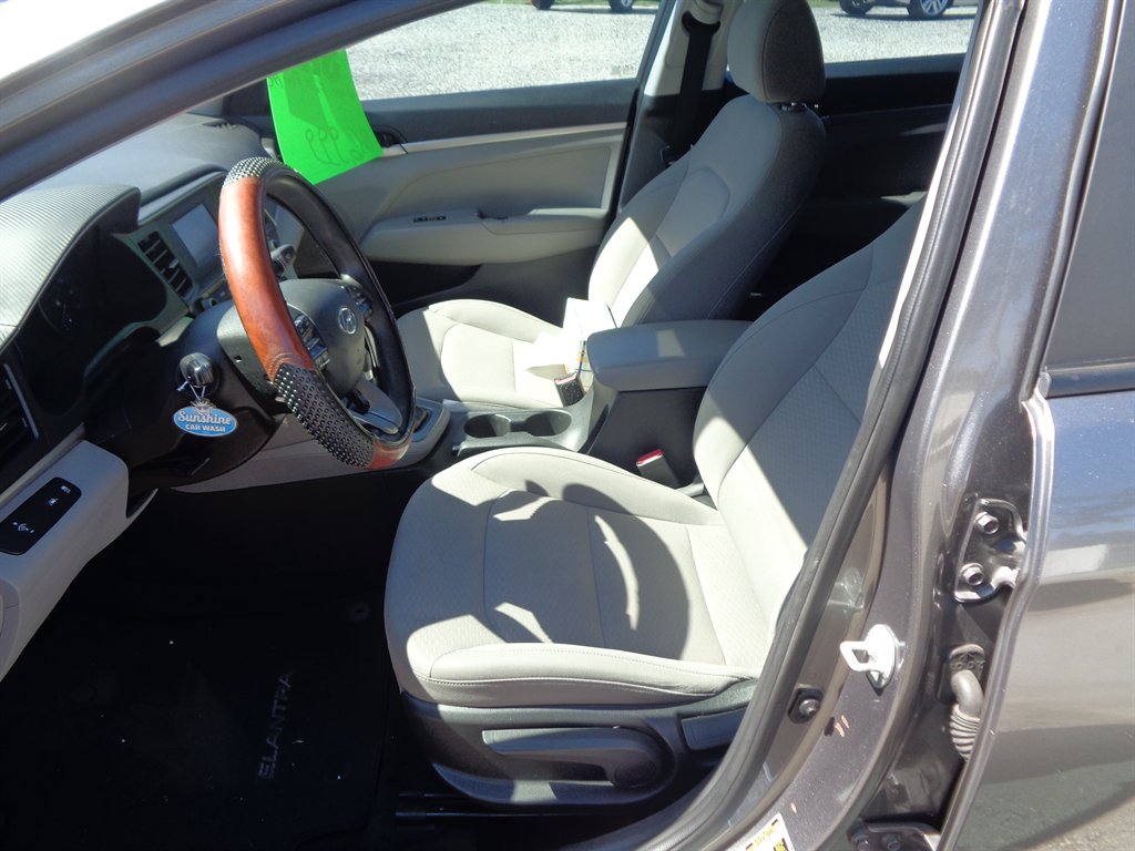 2020 Hyundai Elantra SE - Photo 16