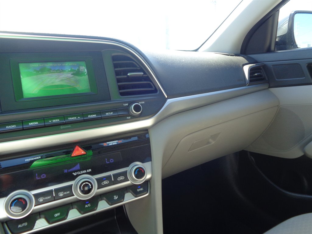 2020 Hyundai Elantra SE - Photo 12