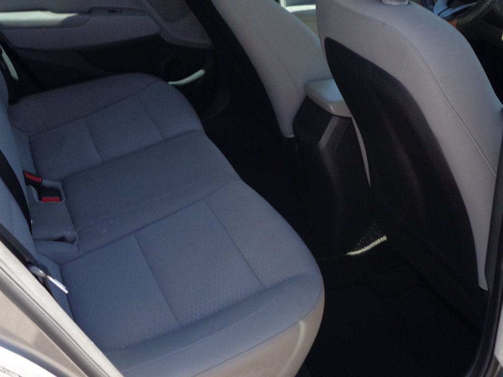 2020 Hyundai Elantra SE - Photo 17